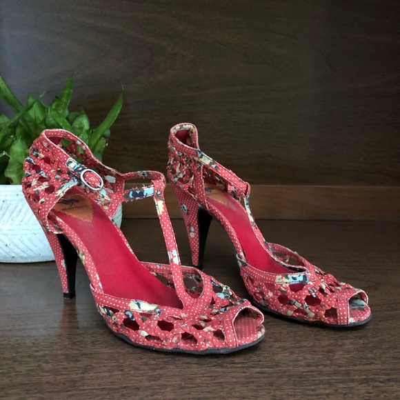 Rocket Dog T-Strap Heels - Picture 5 of 5